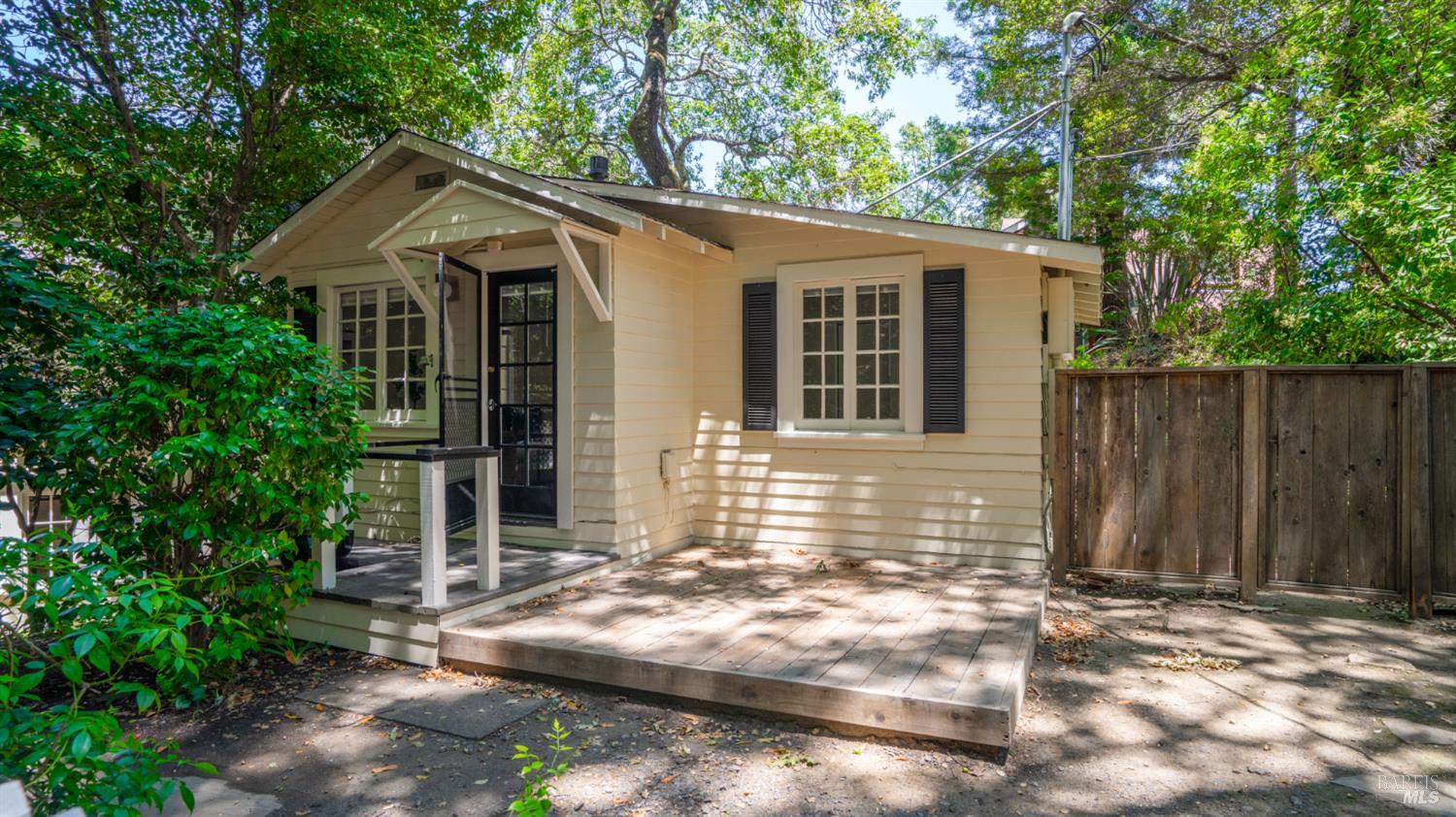 405 Redwood Rd