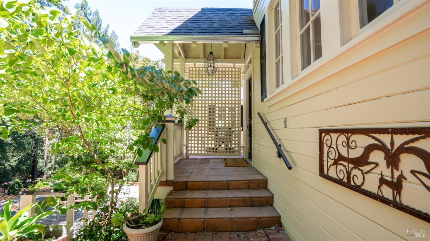 405 Redwood Rd