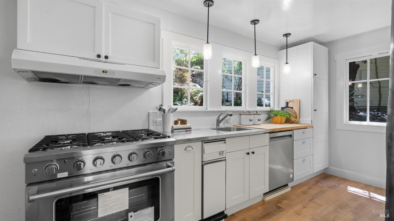 405 Redwood Rd