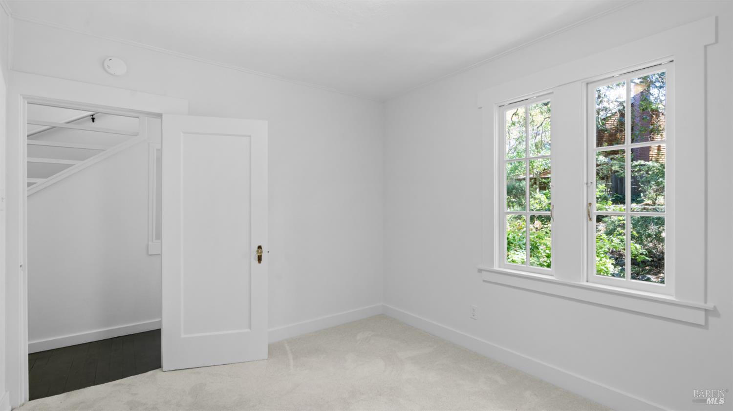 405 Redwood Rd