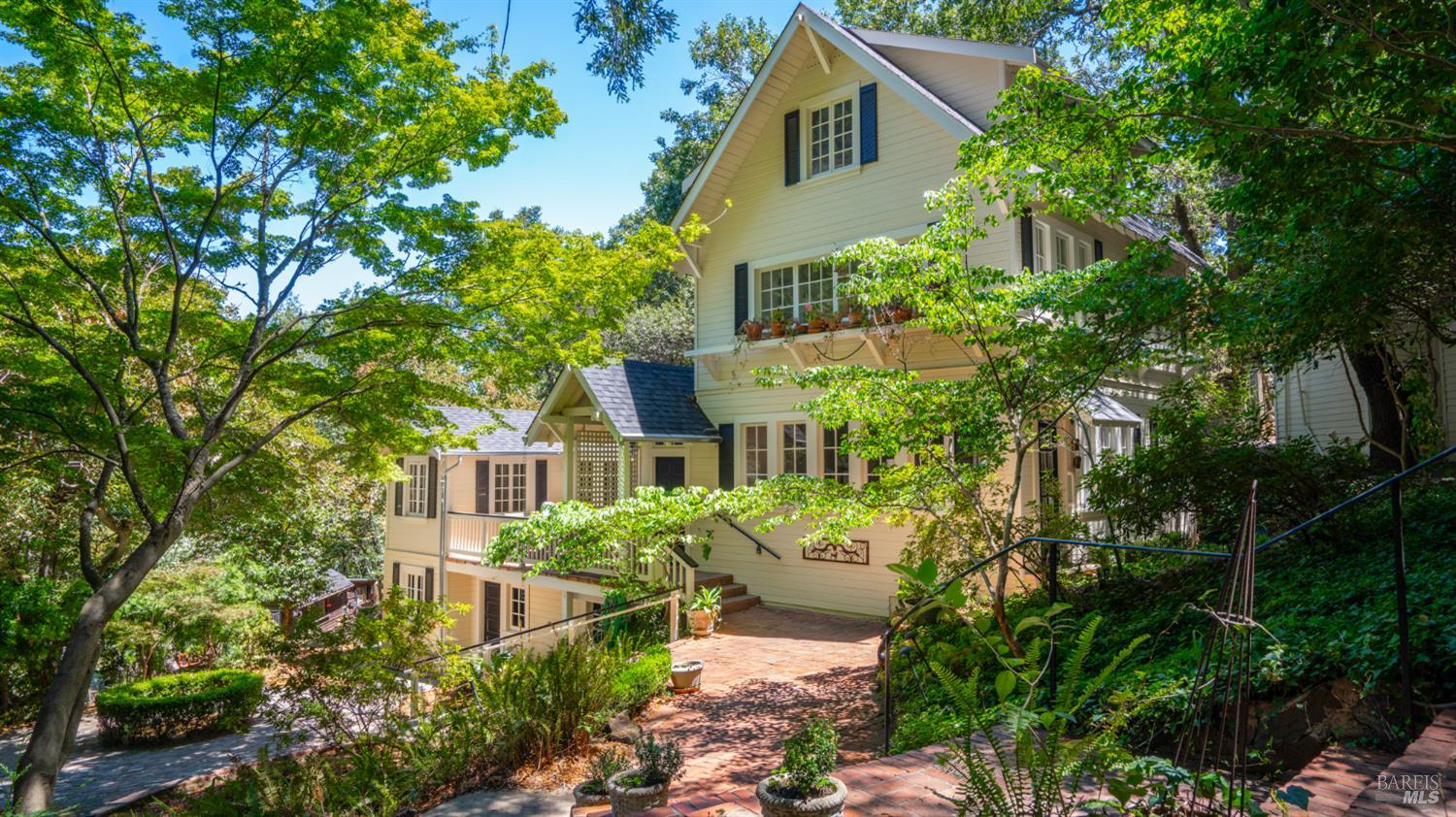 405 Redwood Rd
