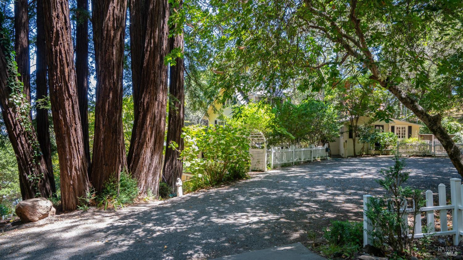 405 Redwood Rd