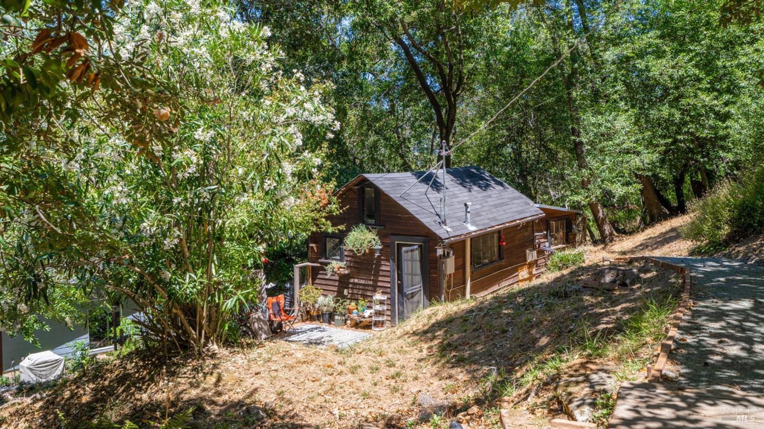 405 Redwood Rd