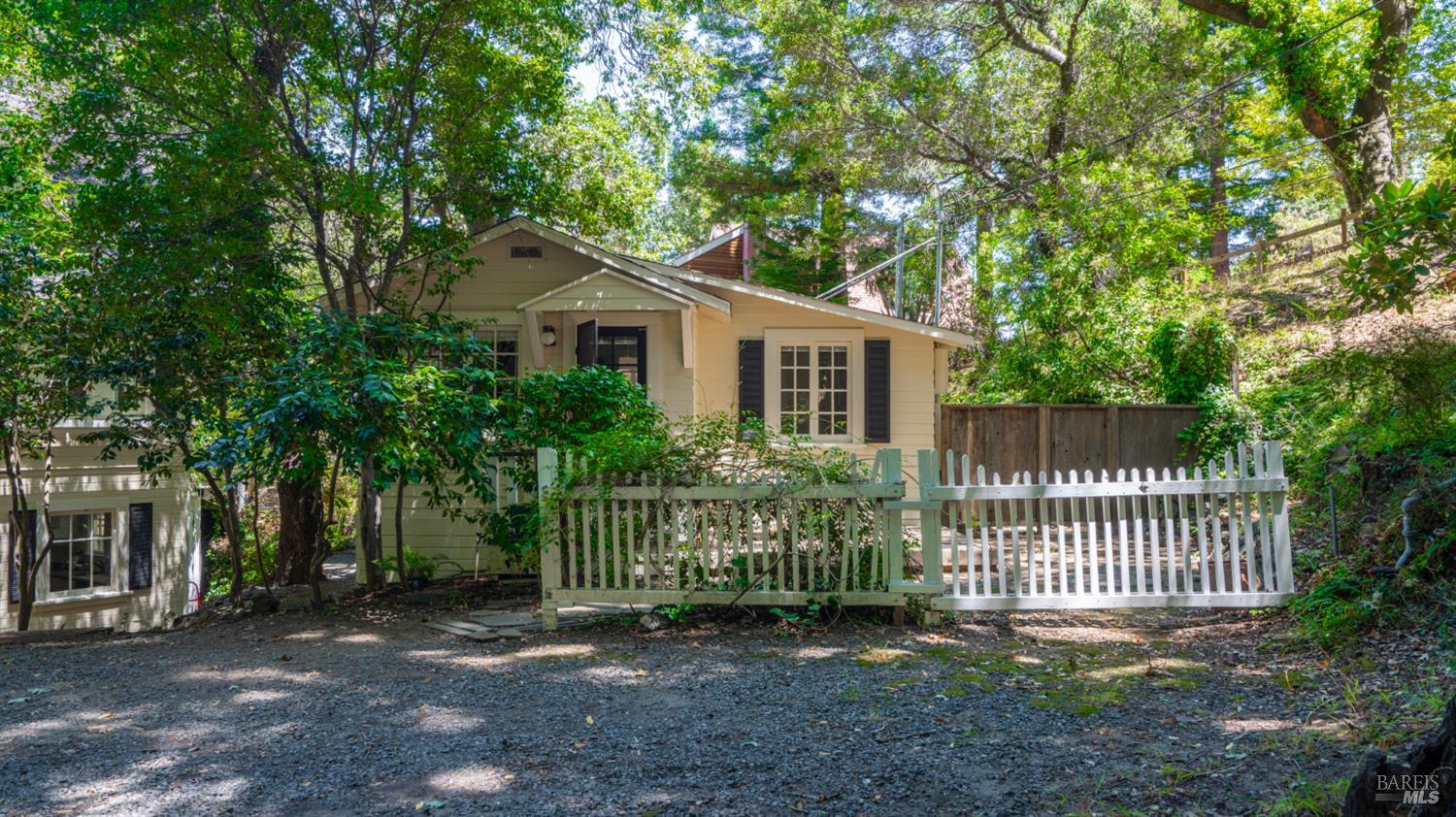 405 Redwood Rd
