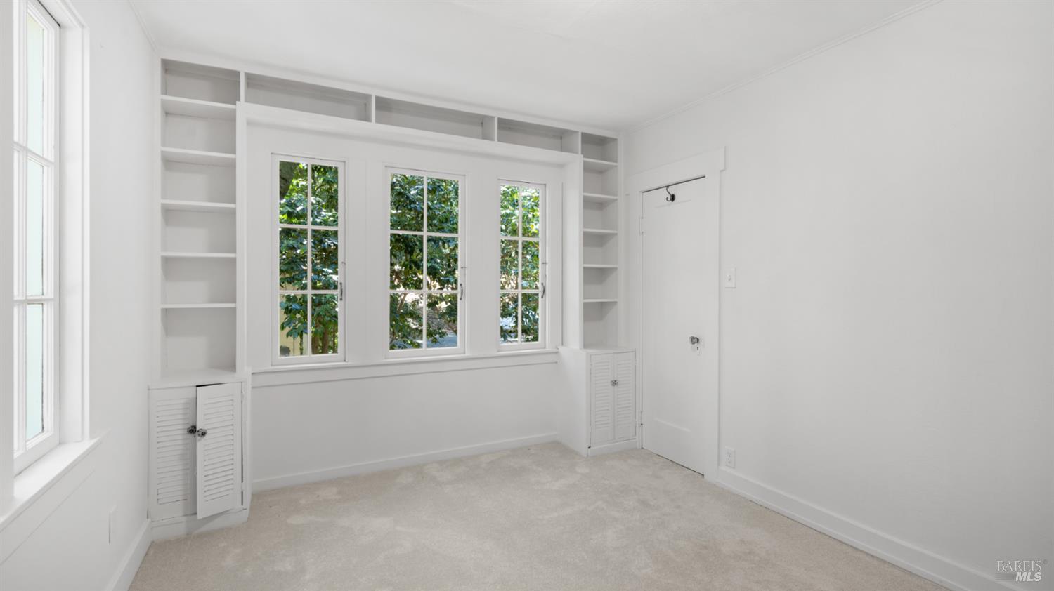 405 Redwood Rd