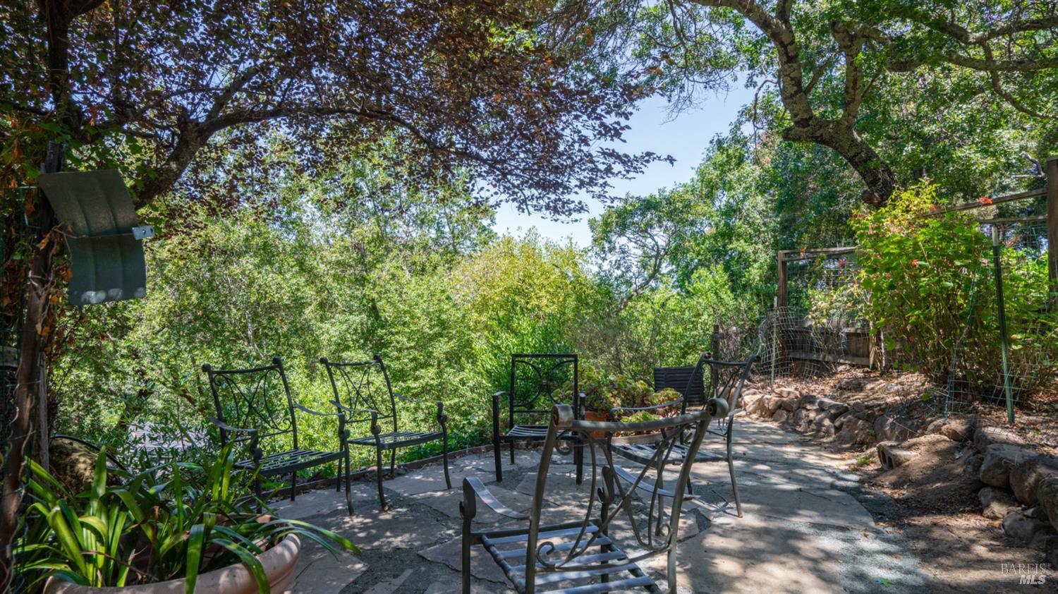 405 Redwood Rd