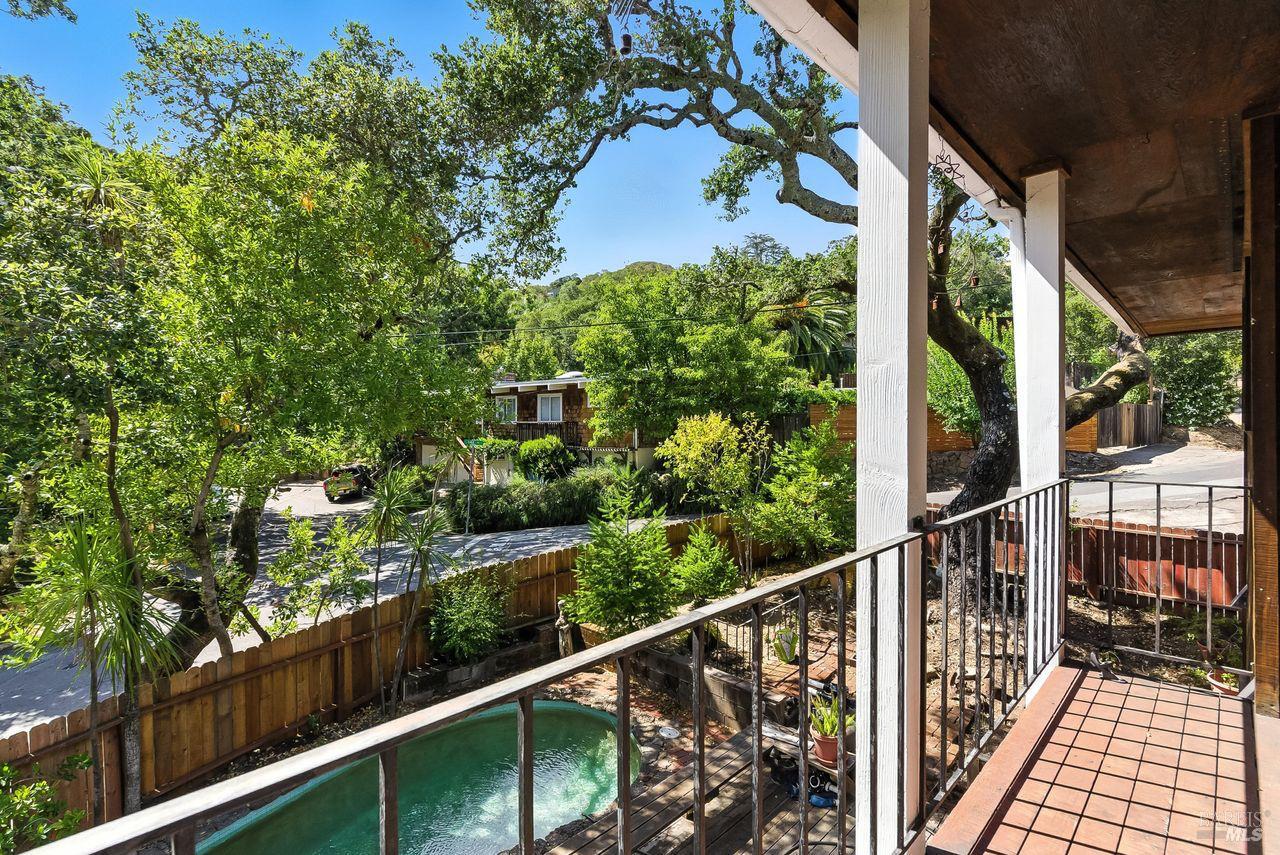 144 laurel Dr