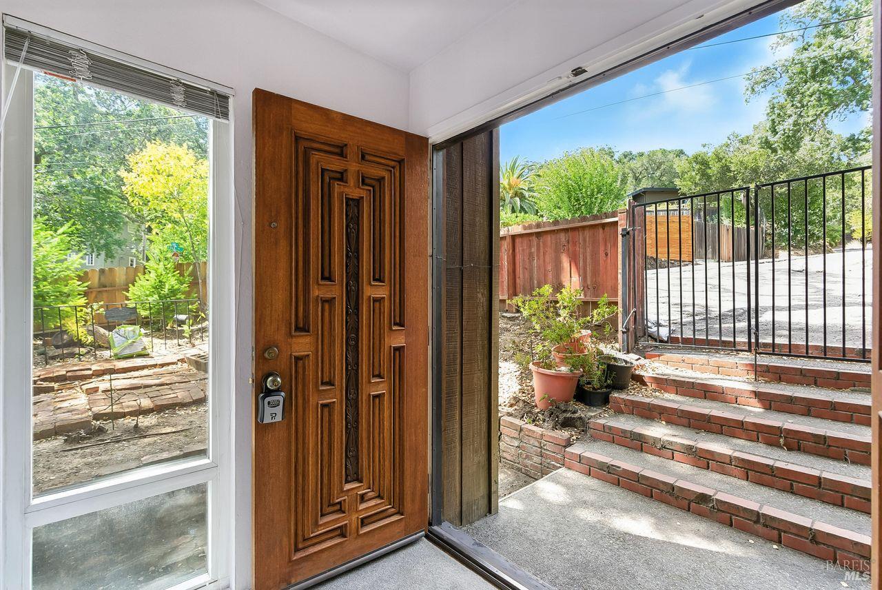144 laurel Dr