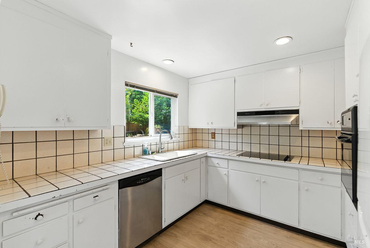 144 laurel Dr