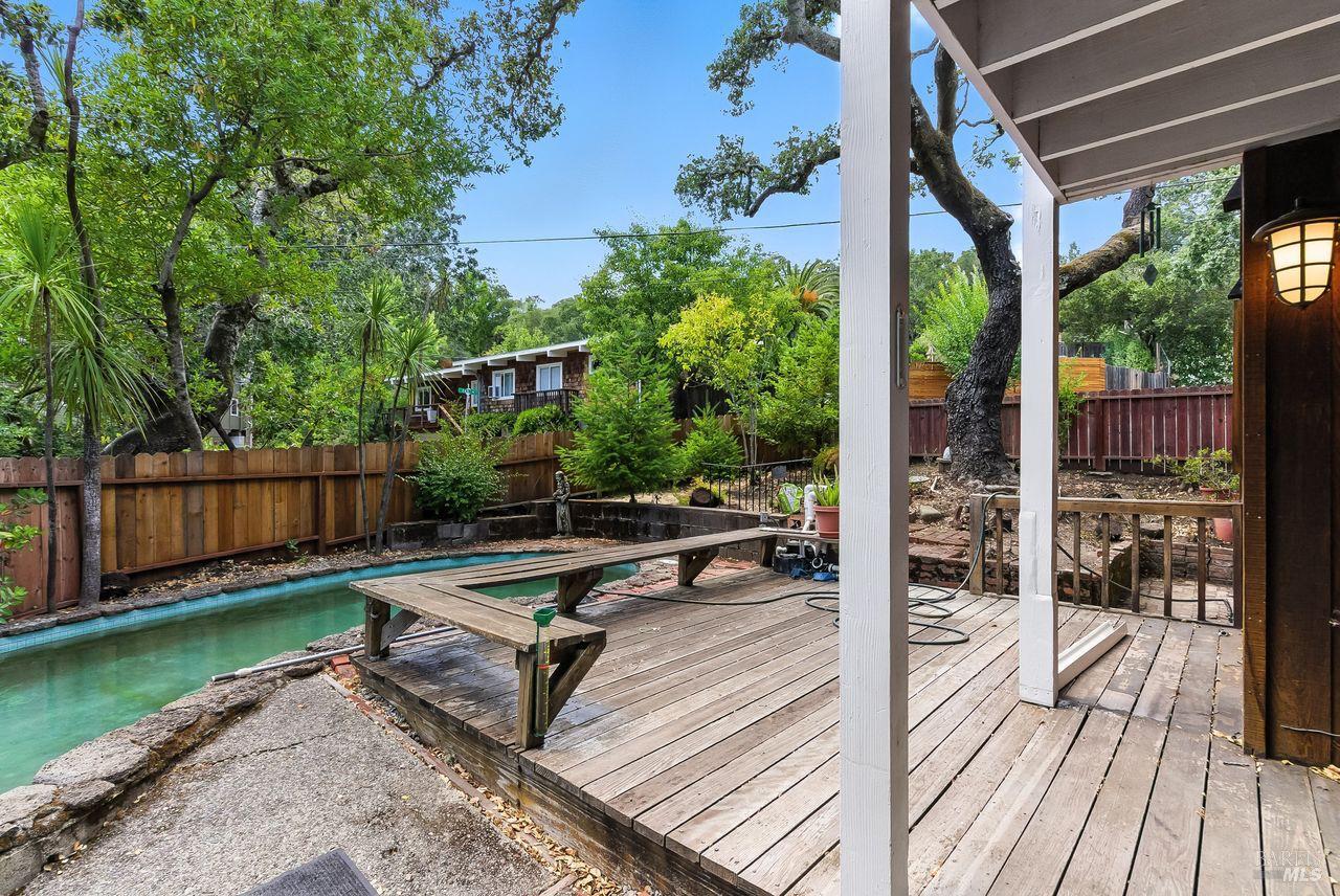 144 laurel Dr
