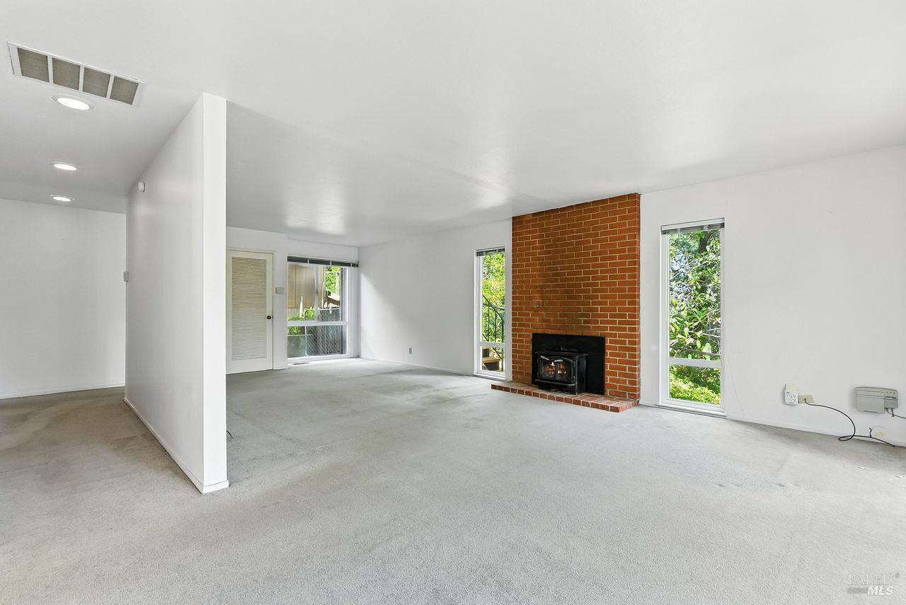 144 laurel Dr