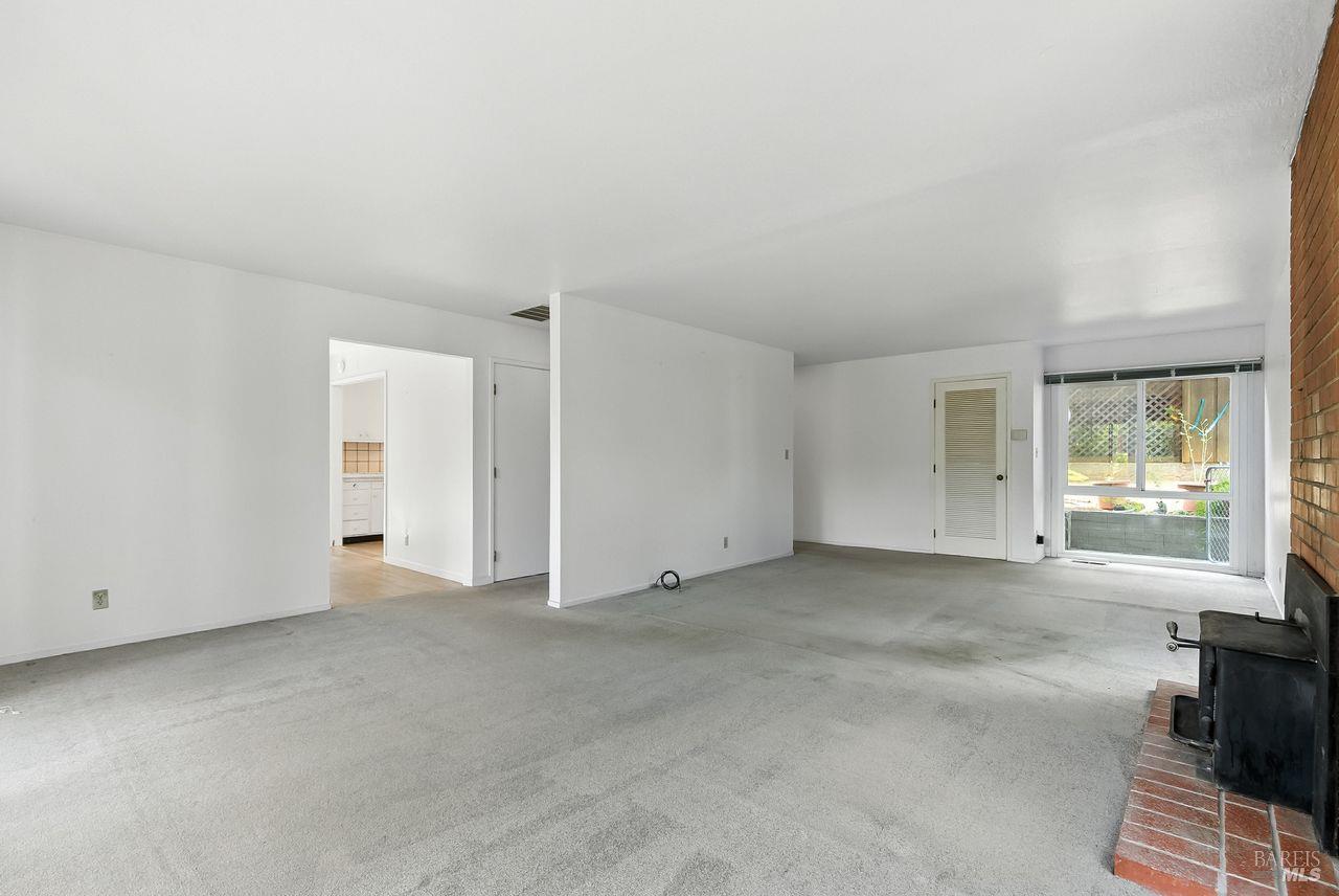 144 laurel Dr