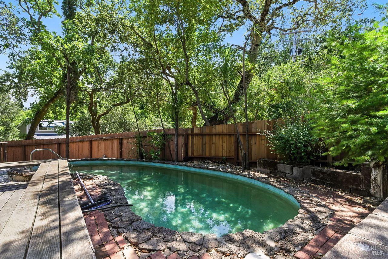 144 laurel Dr