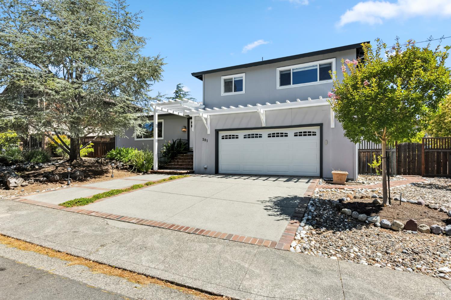 201 Oak Springs Dr