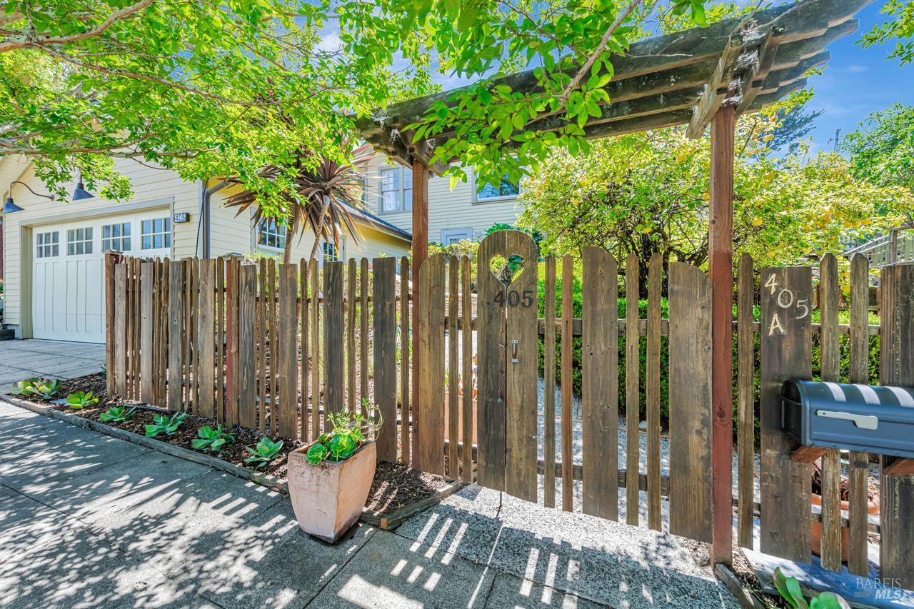 405 Oakdale Ave