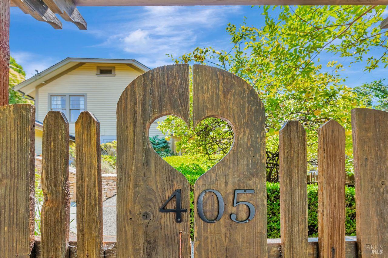 405 Oakdale Ave