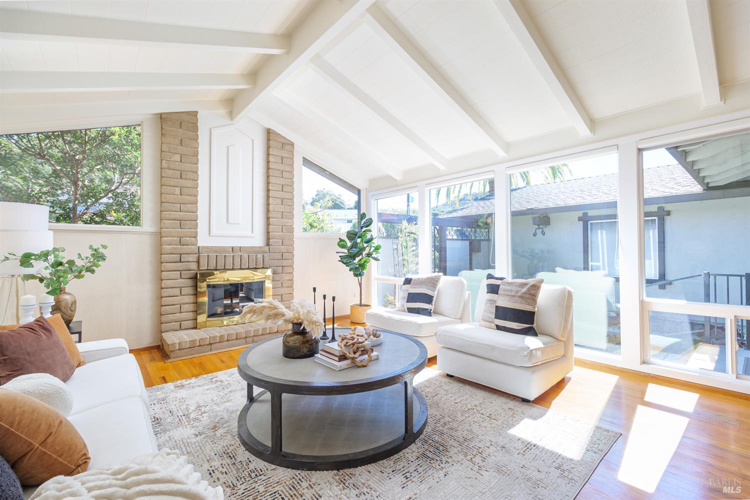 92 Upper Oak Dr