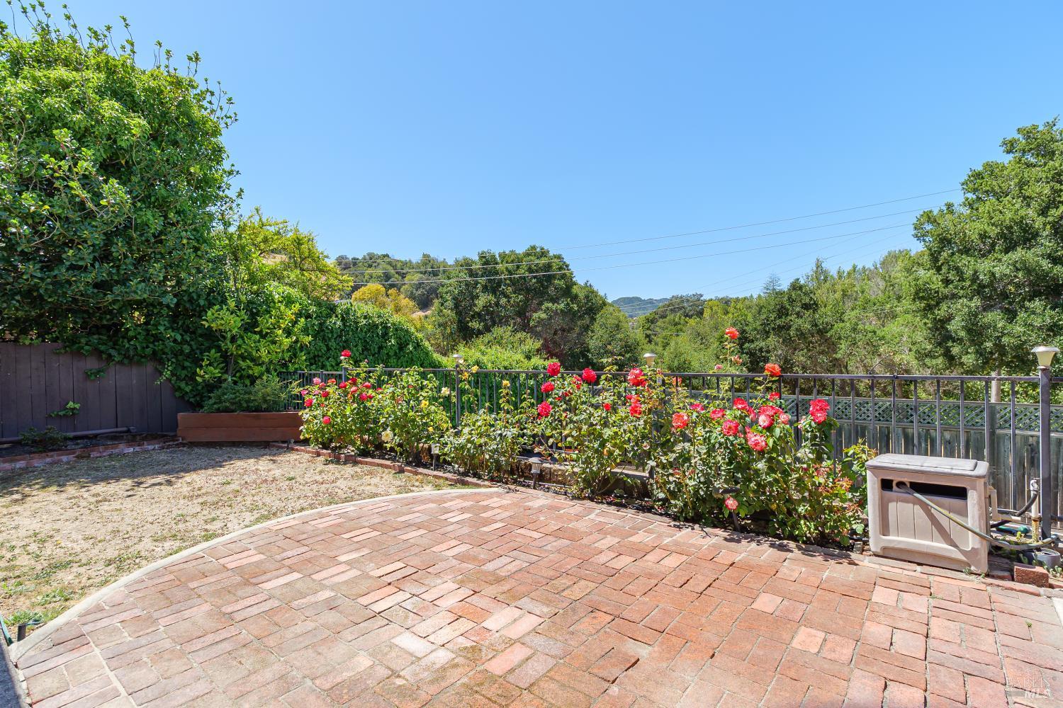92 Upper Oak Dr