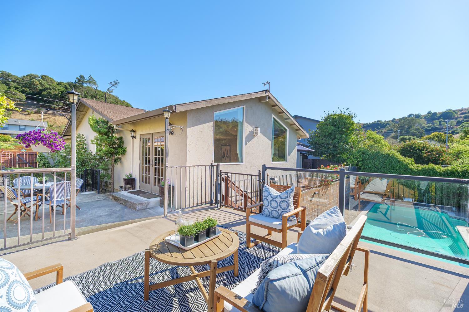 92 Upper Oak Dr