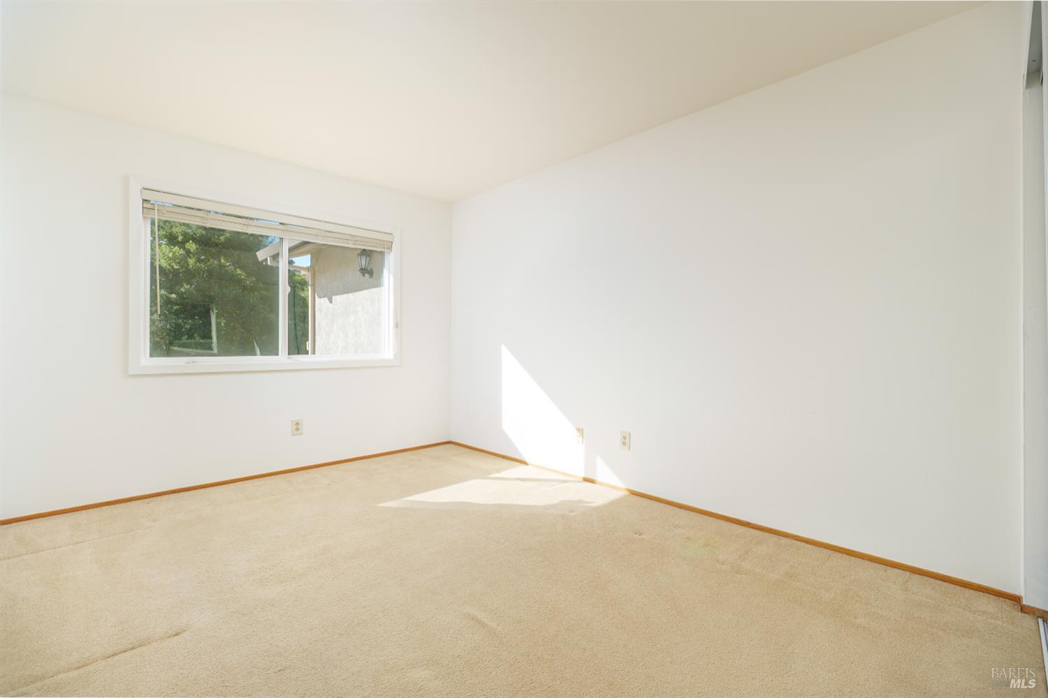 92 Upper Oak Dr