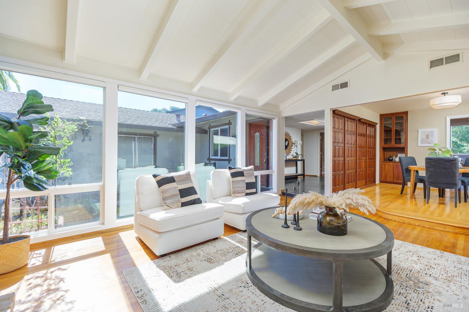 92 Upper Oak Dr