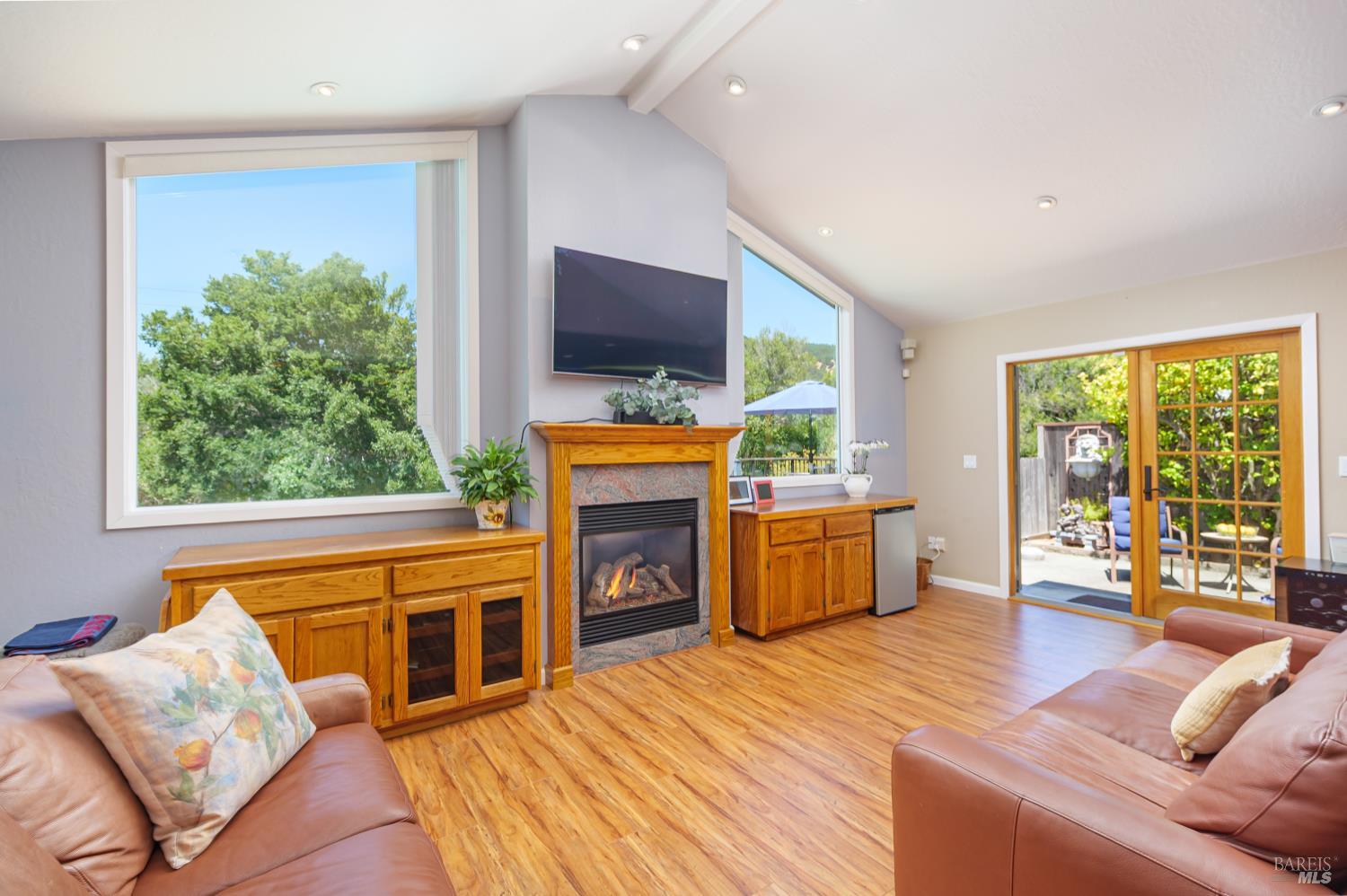 92 Upper Oak Dr