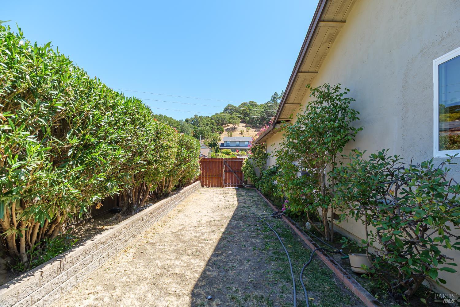 92 Upper Oak Dr