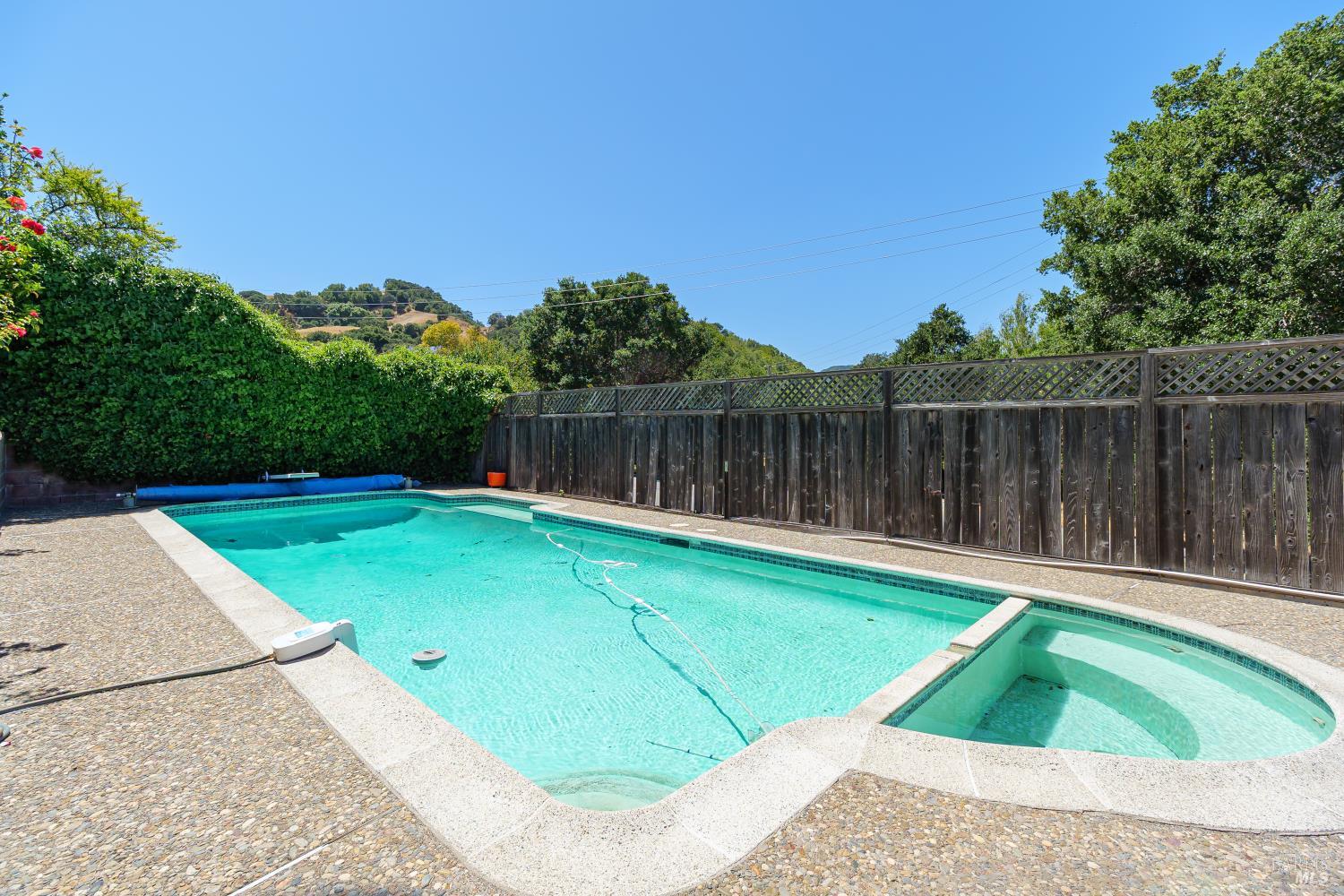 92 Upper Oak Dr