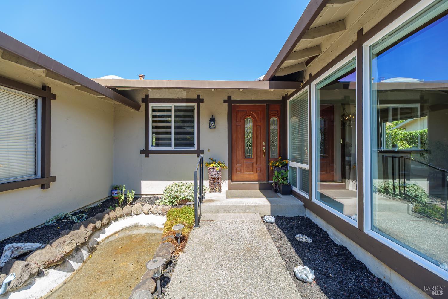 92 Upper Oak Dr