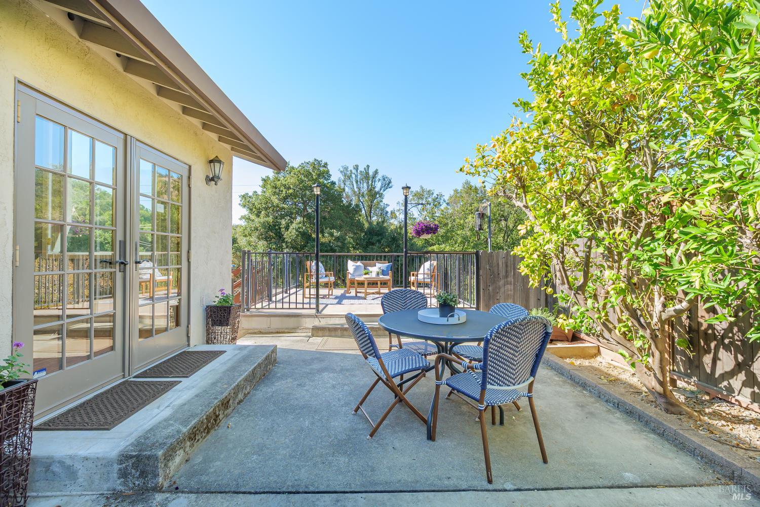 92 Upper Oak Dr