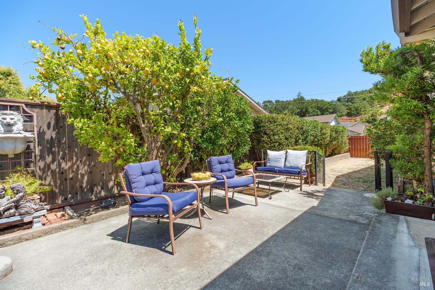 92 Upper Oak Dr