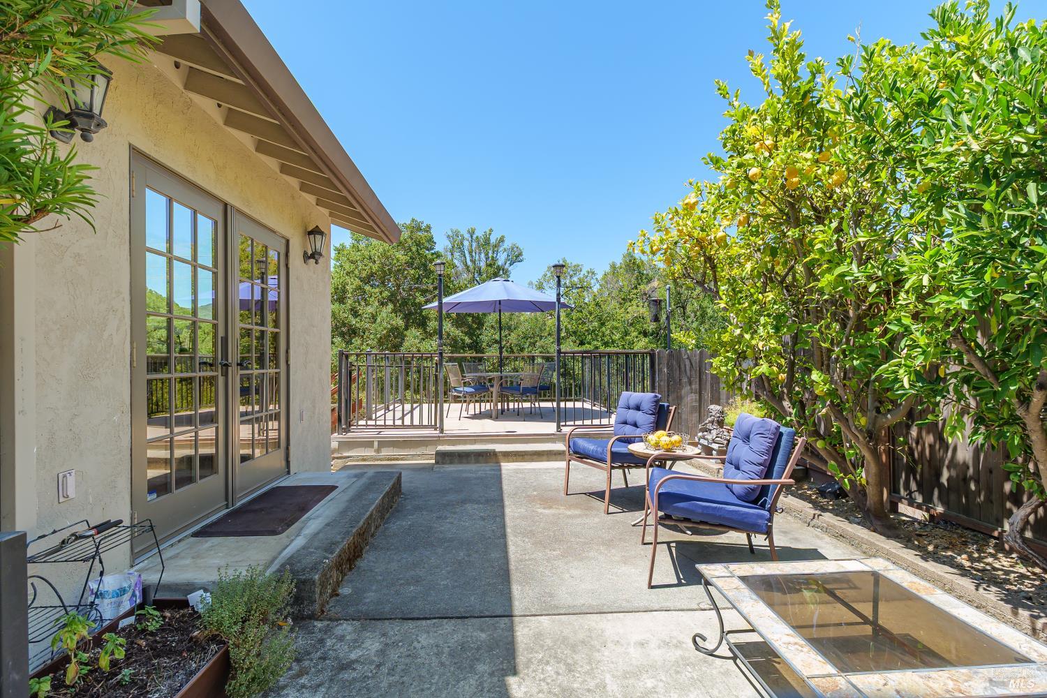 92 Upper Oak Dr