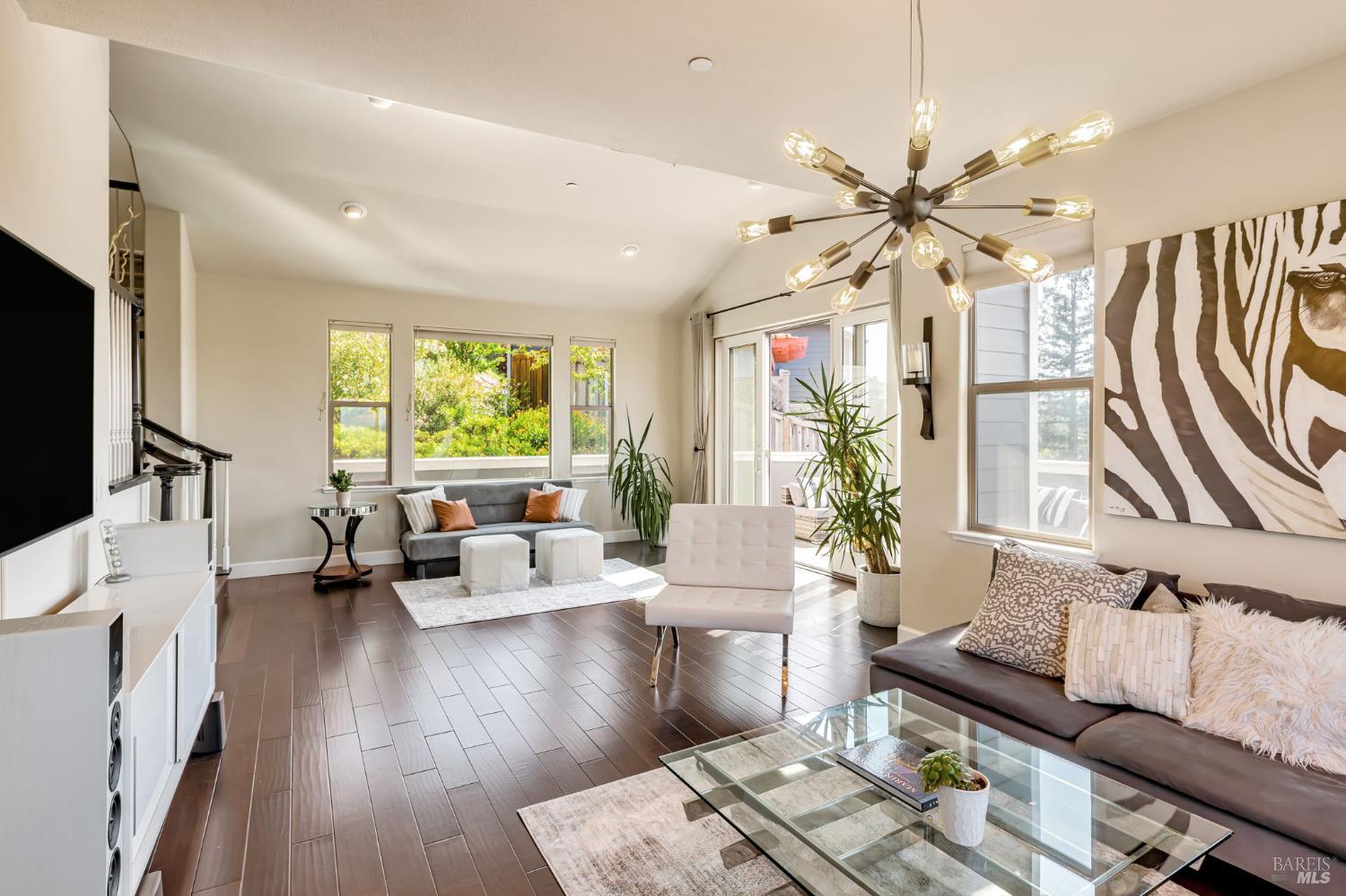 11 Edgehill Way