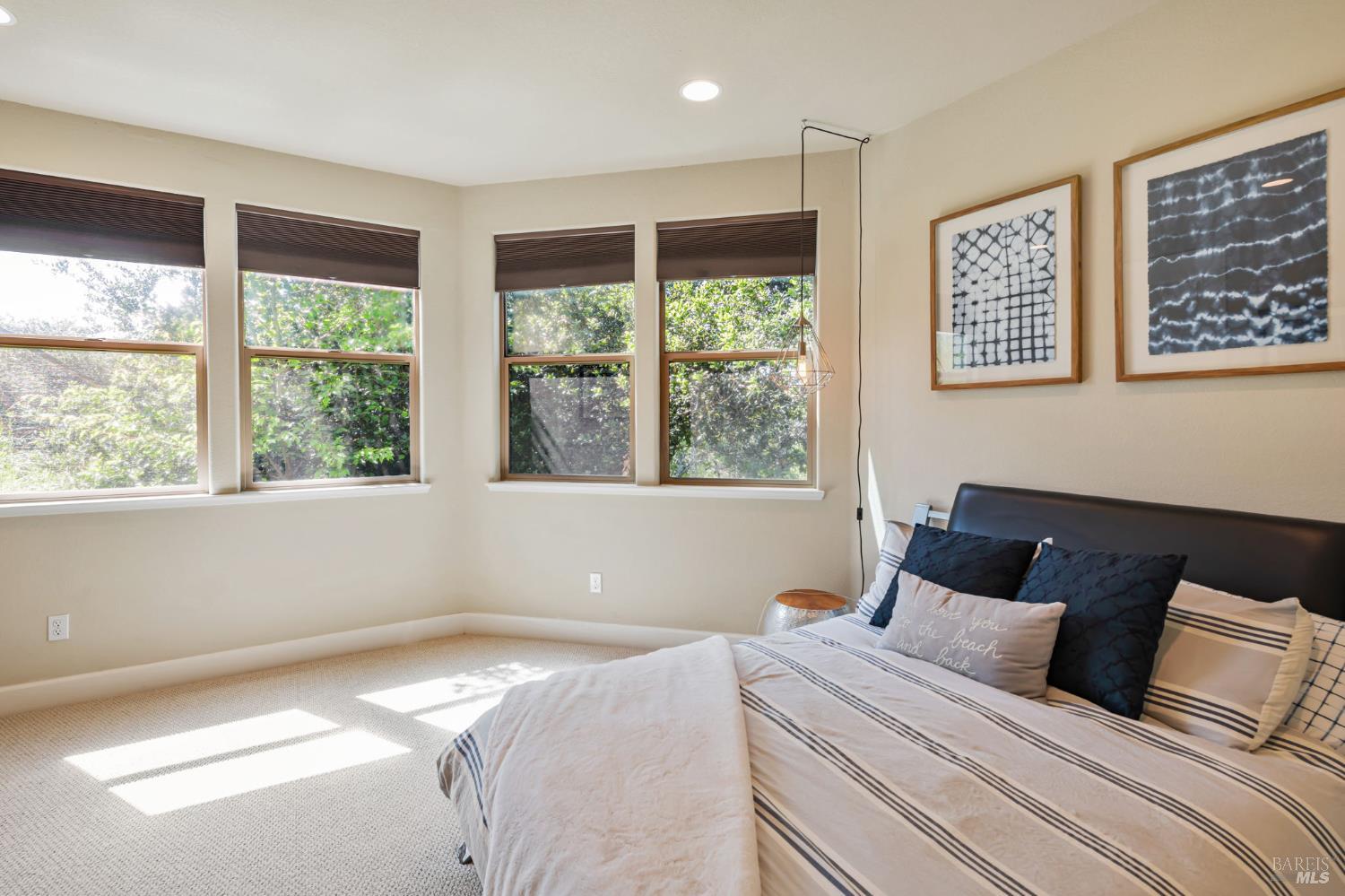 11 Edgehill Way