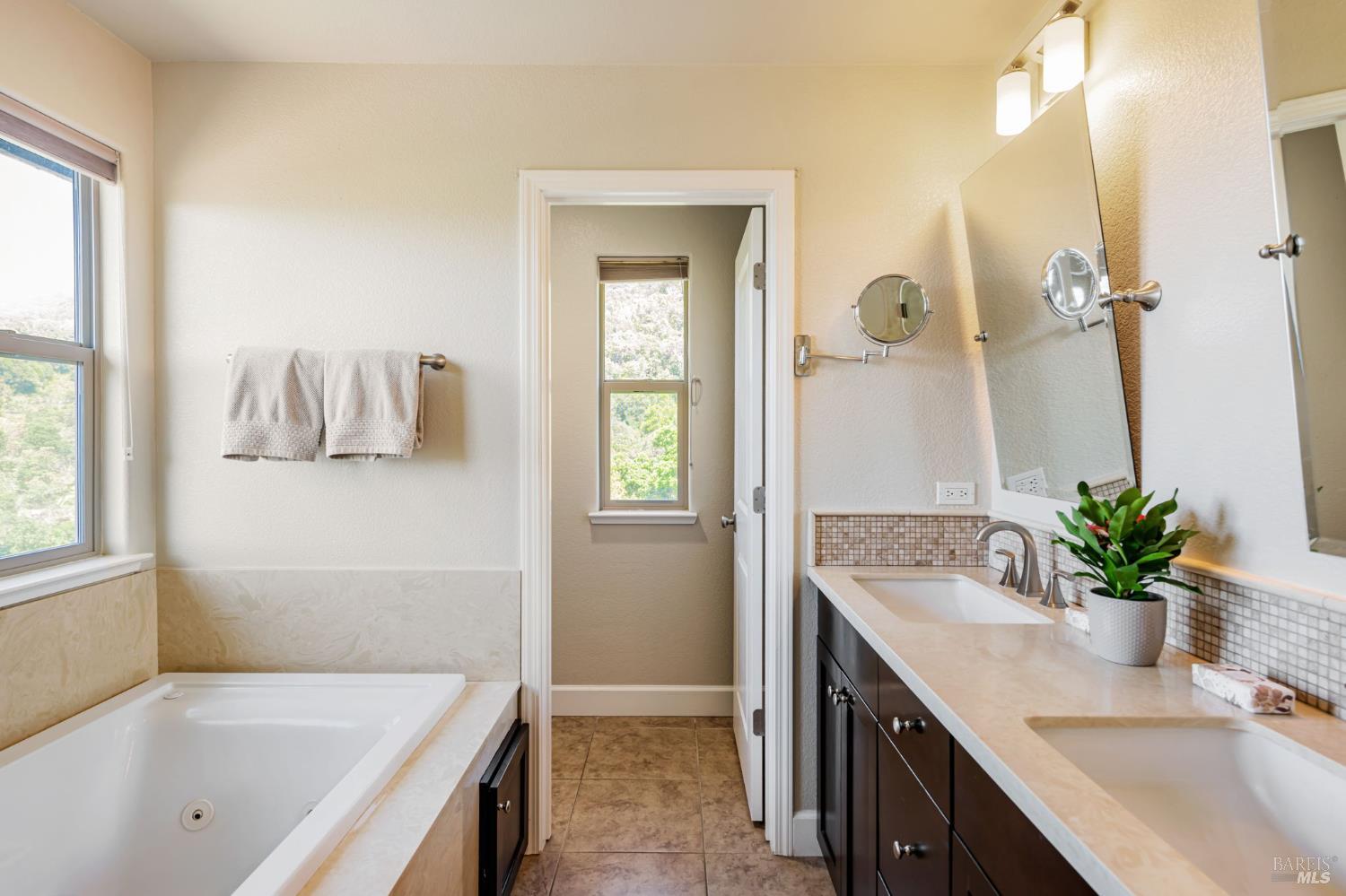 11 Edgehill Way