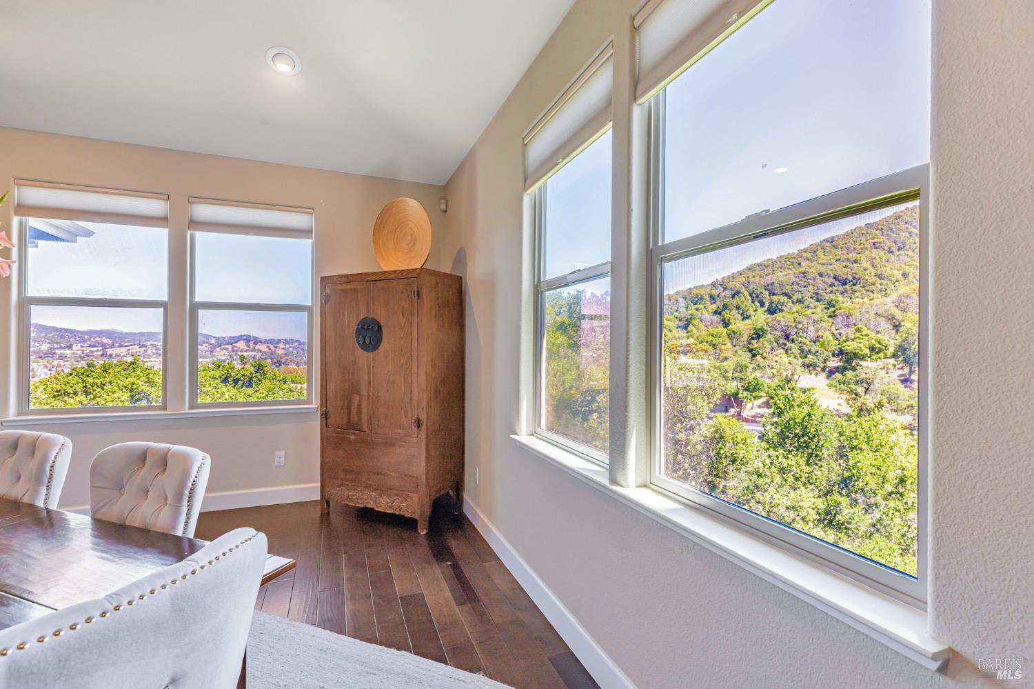 11 Edgehill Way