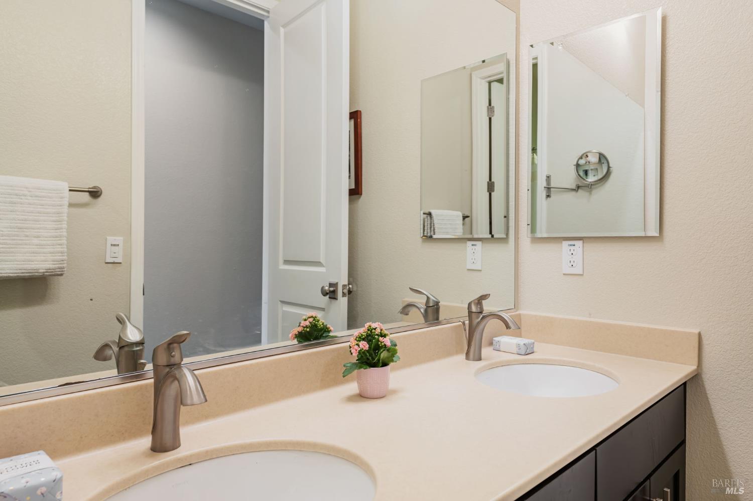 11 Edgehill Way