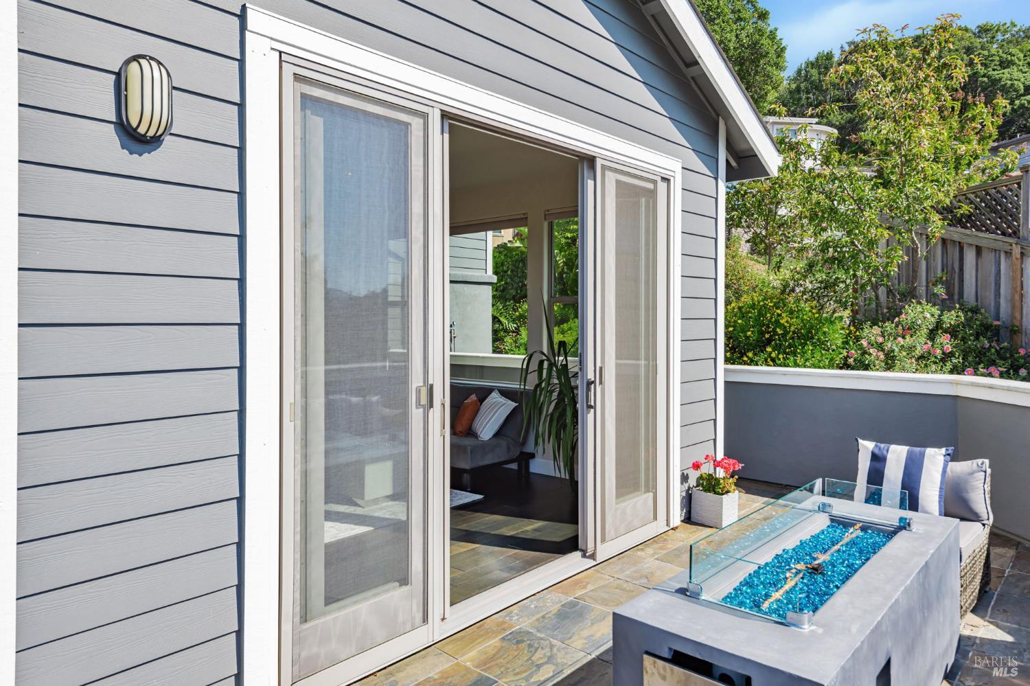 11 Edgehill Way