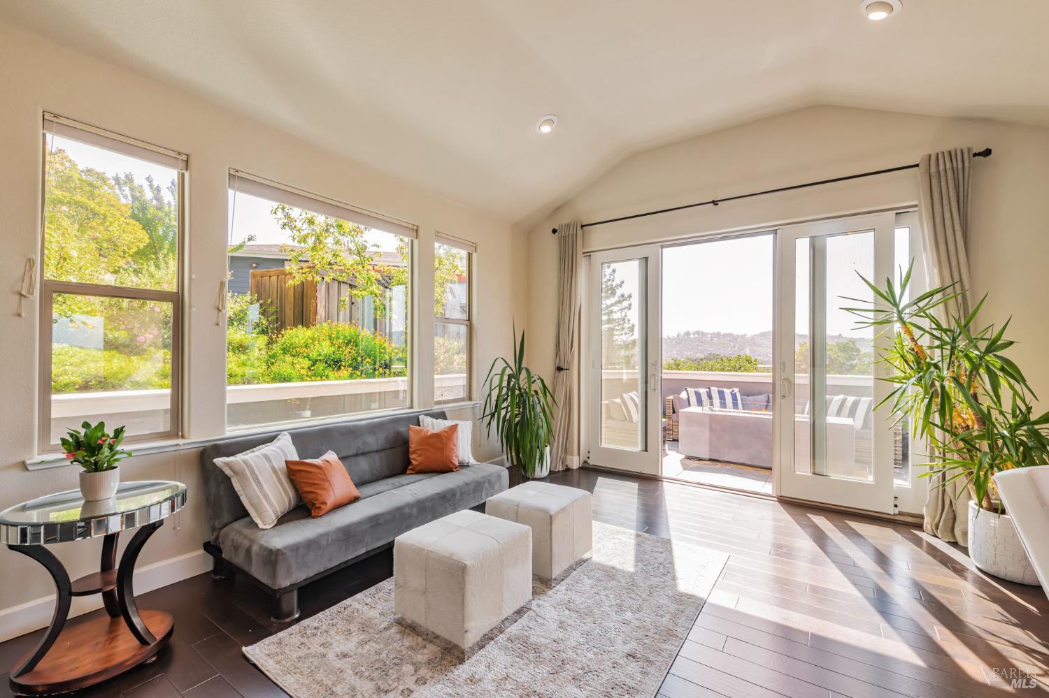 11 Edgehill Way