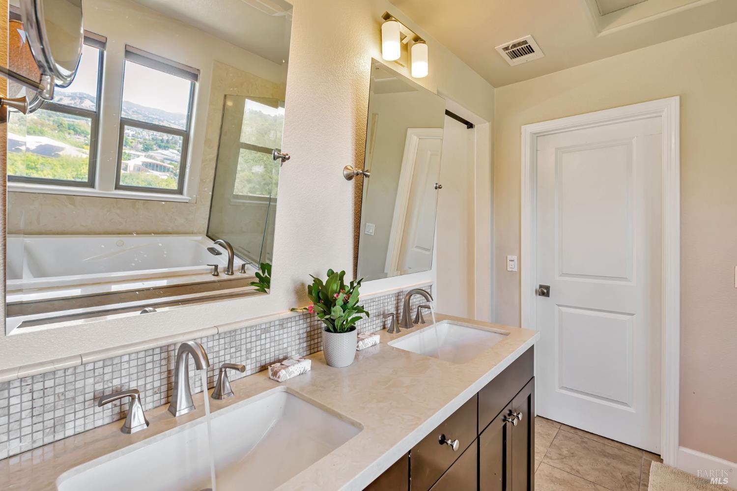 11 Edgehill Way