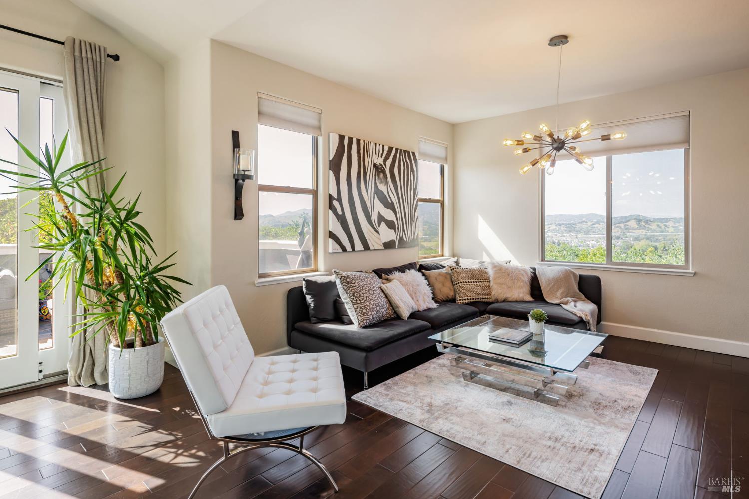 11 Edgehill Way