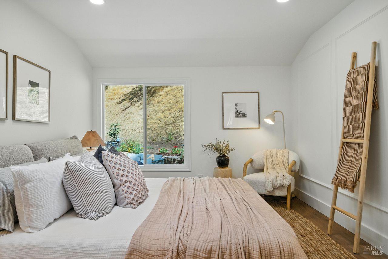 1706 Las Gallinas Ave