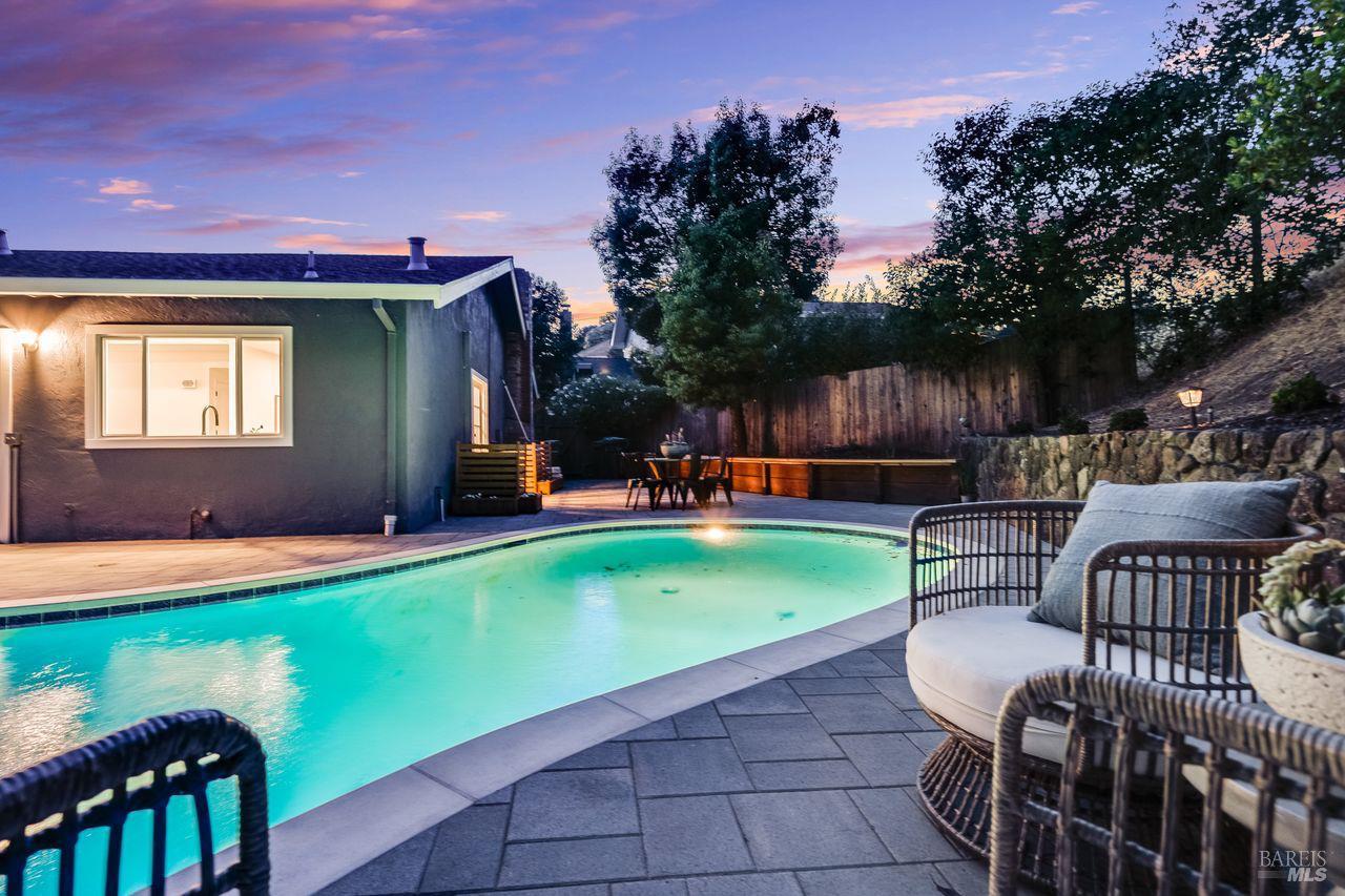 1706 Las Gallinas Ave