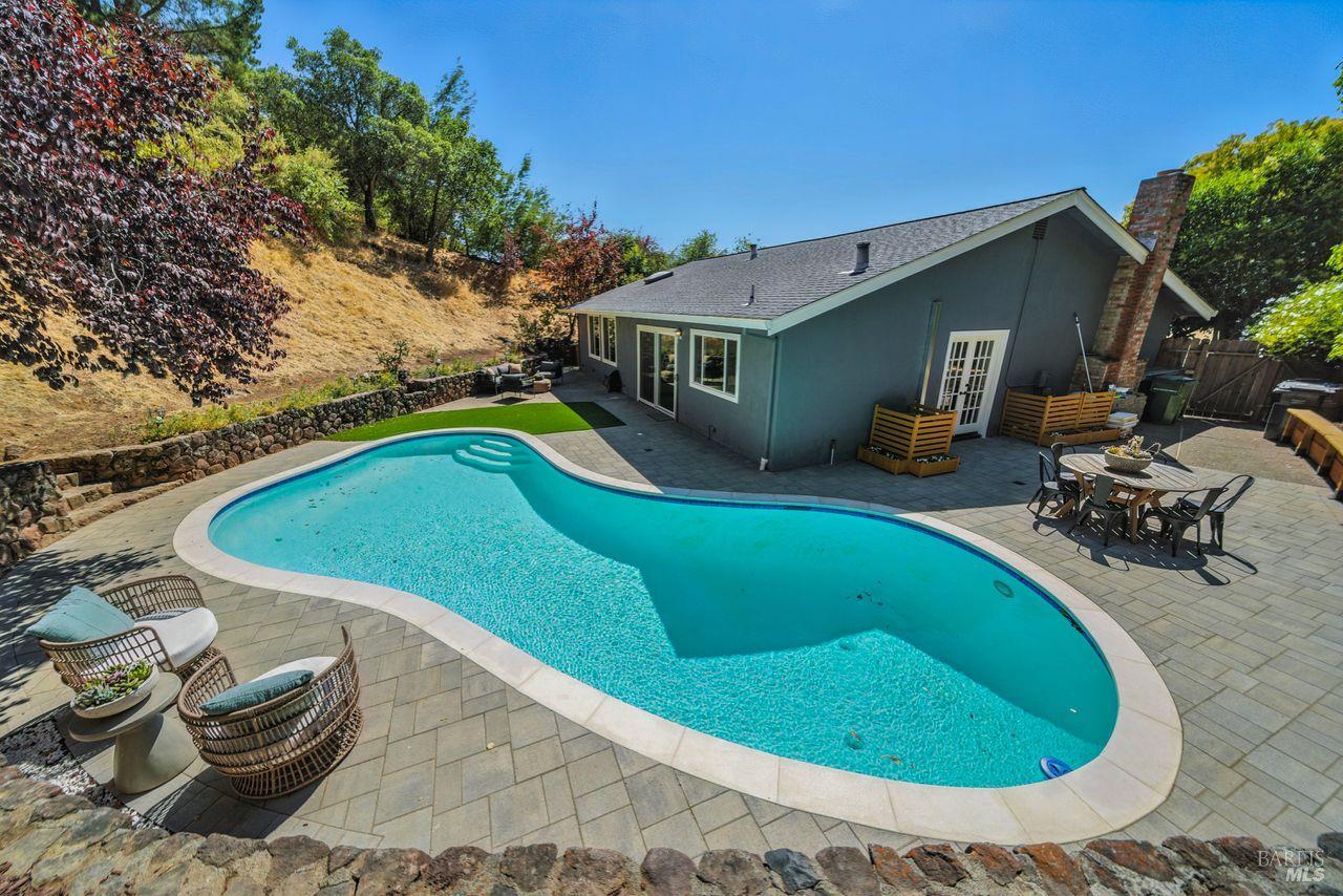 1706 Las Gallinas Ave