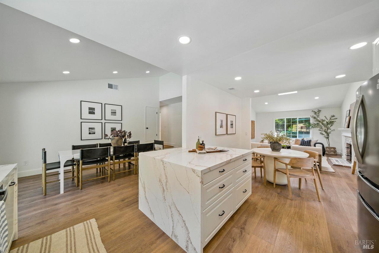 1706 Las Gallinas Ave