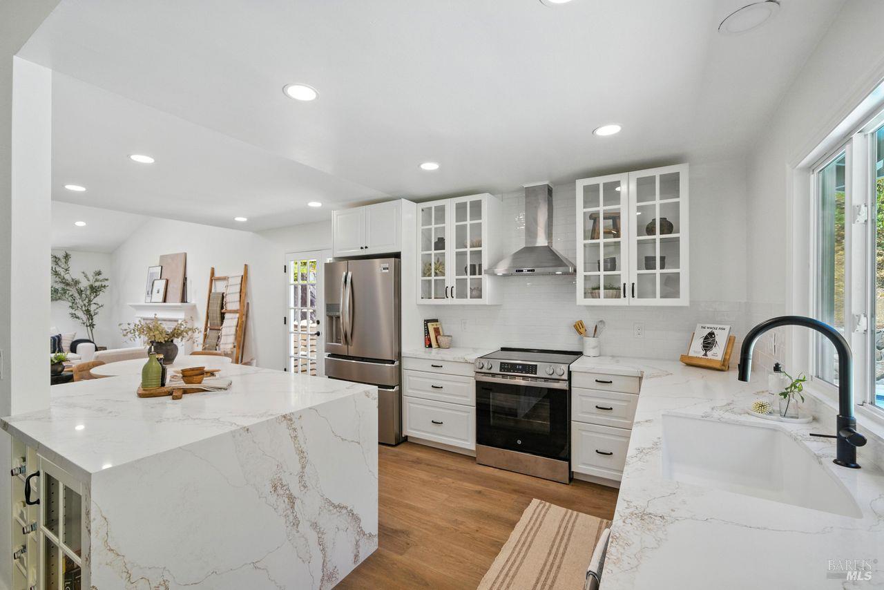 1706 Las Gallinas Ave