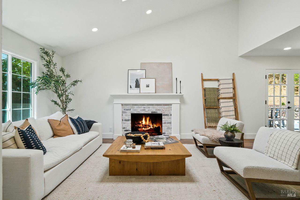 1706 Las Gallinas Ave