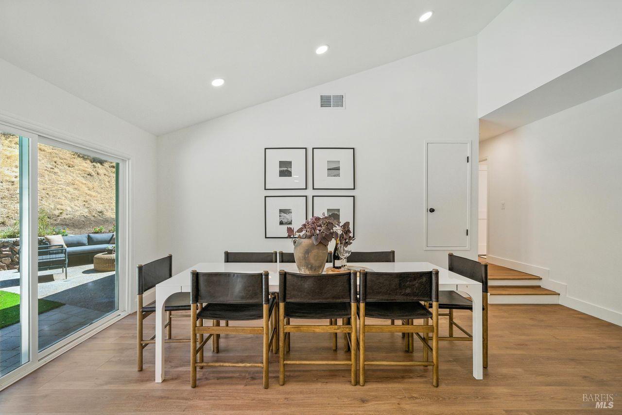 1706 Las Gallinas Ave