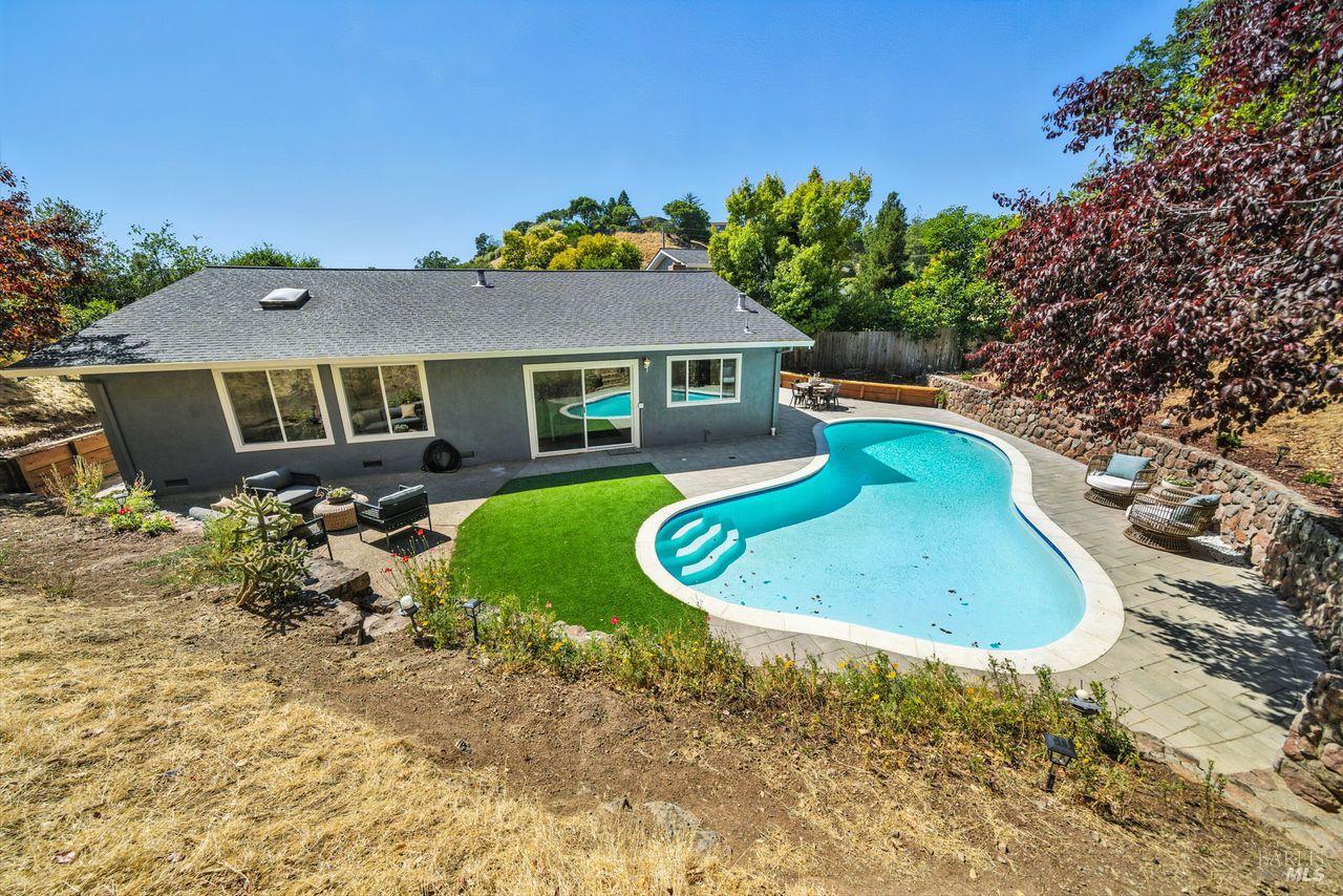 1706 Las Gallinas Ave