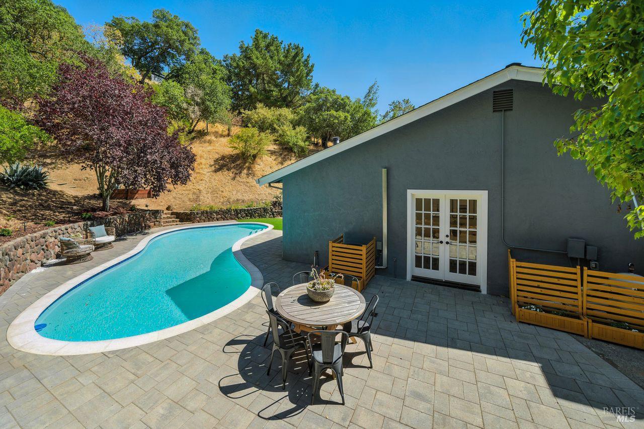 1706 Las Gallinas Ave